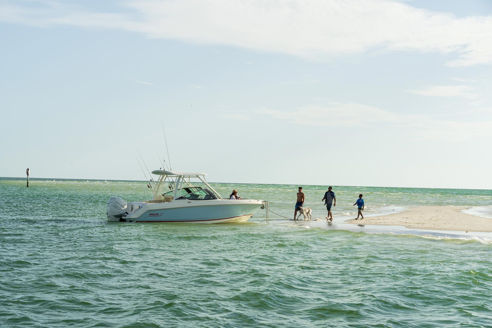2022 Boston Whaler 240 Vantage