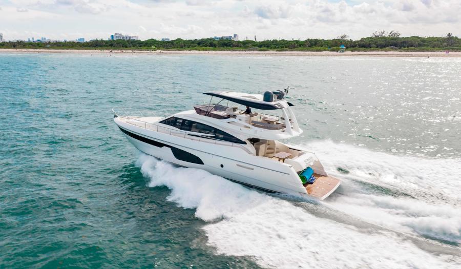 2016 Ferretti Yachts 650