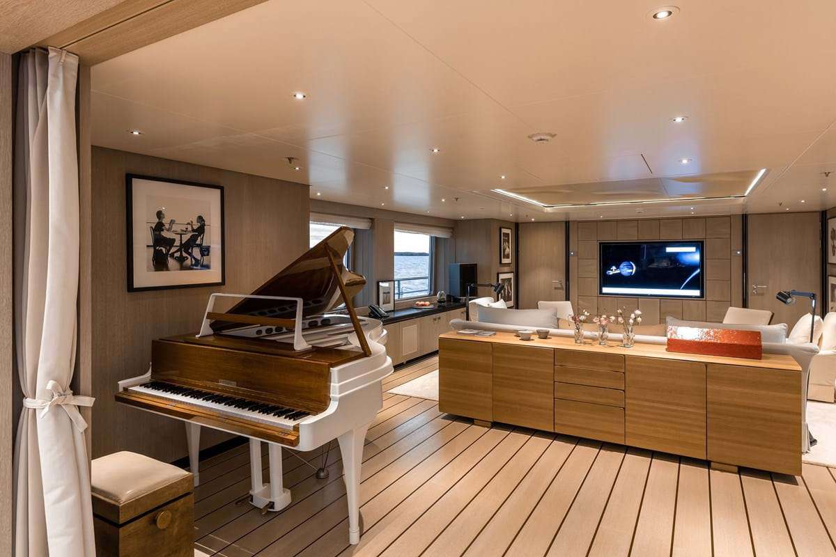 2010 Amels Addicition