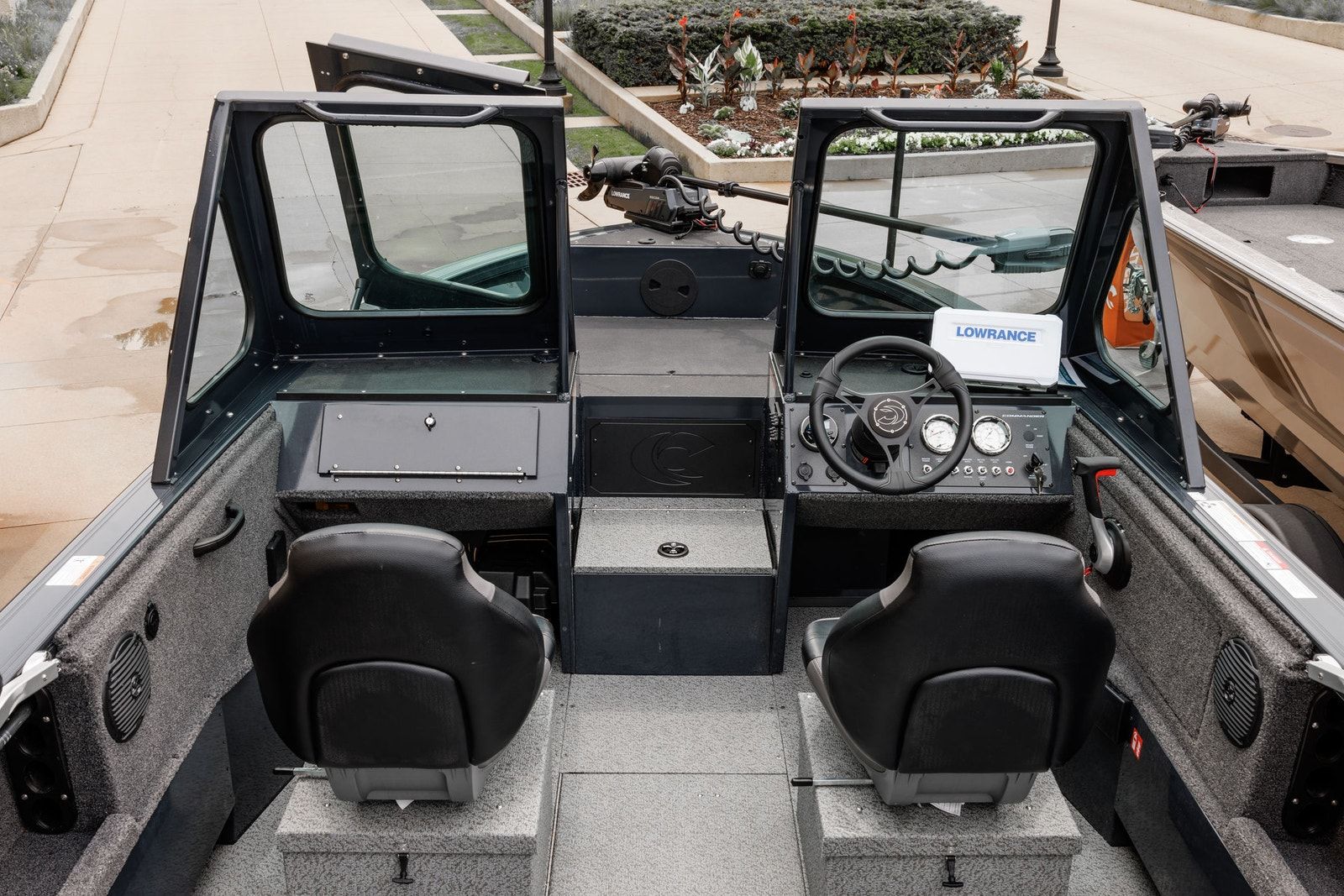Crestliner 2050 Commander detail