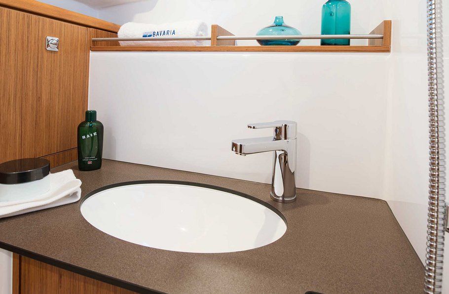 2014 Bavaria Yachts Cruiser 37