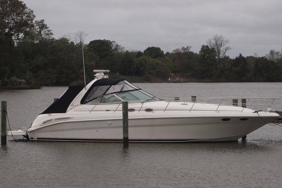 2000 Sea Ray Express Cruiser 410