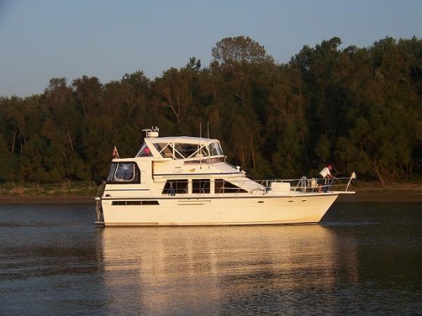1990 Jefferson Yachts 42 Sundeck Motor Yacht