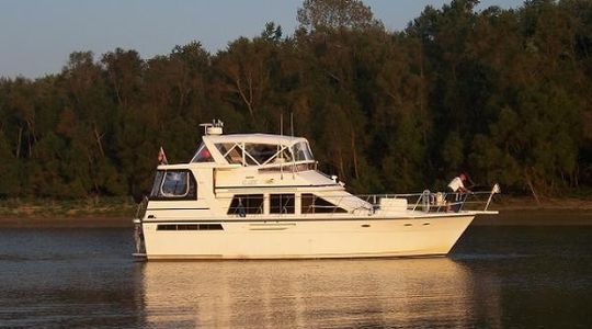 1990 Jefferson Yachts 42 Sundeck Motor Yacht