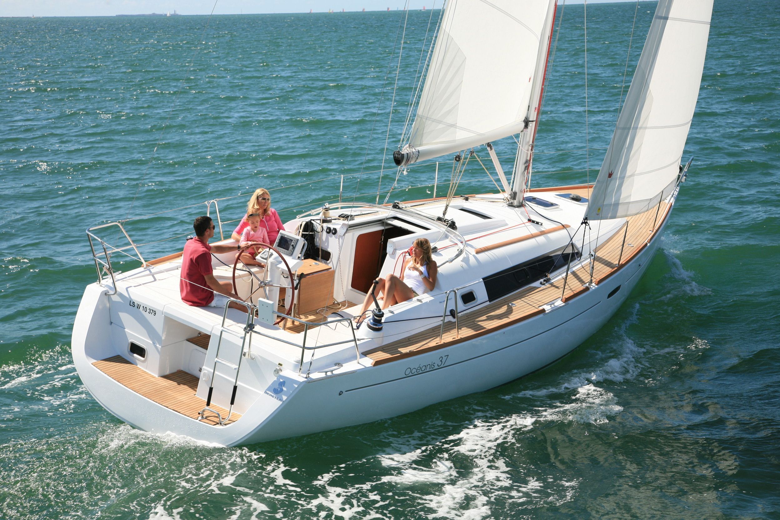 2014 Beneteau Oceanis 37