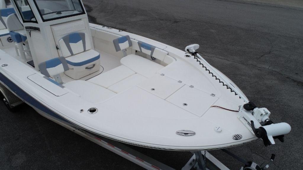 2022 Robalo 266 CAYMAN