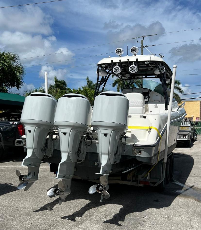 2006 HCB Yachts Vector 3300 VX