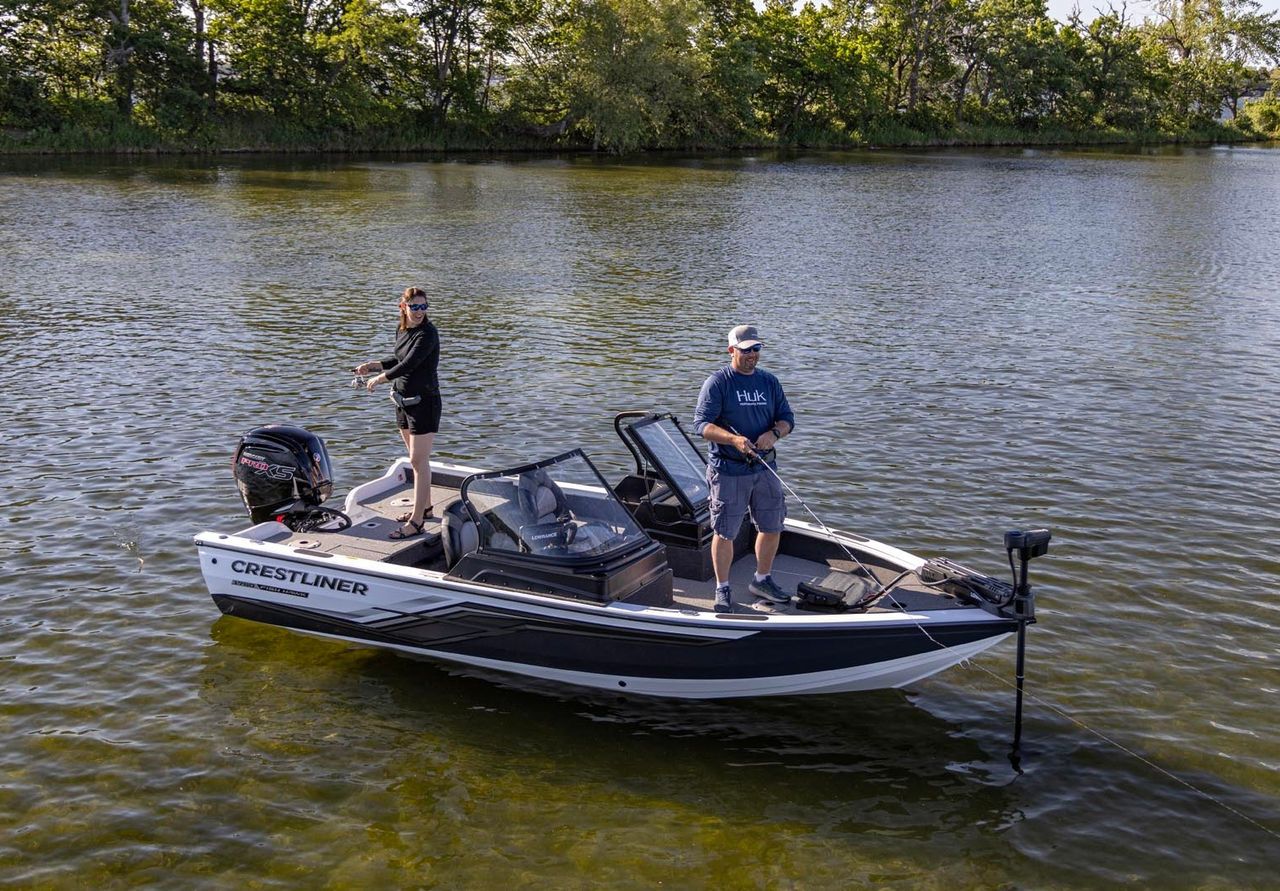 Crestliner 1750 Fish Hawk walk-through on the water