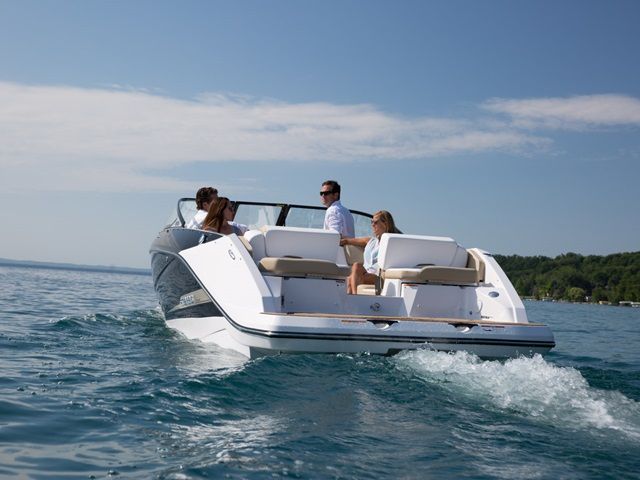 2017 Scarab 255 Platinum SE