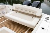 2022 Boston Whaler 320 Vantage