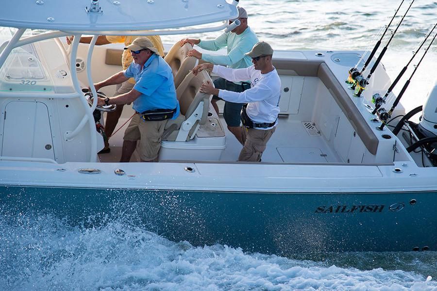 2021 Sailfish Boats 320 CC