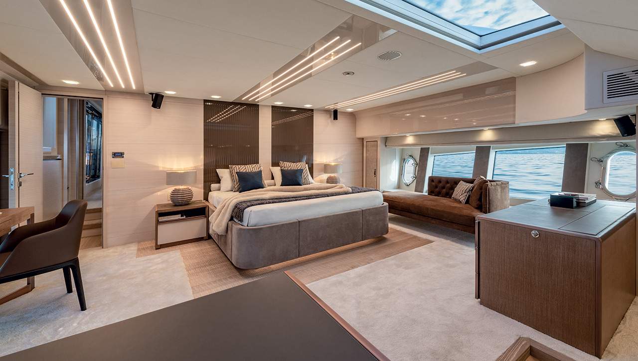 2021 Monte Carlo Yachts MCY 105 Skylounge