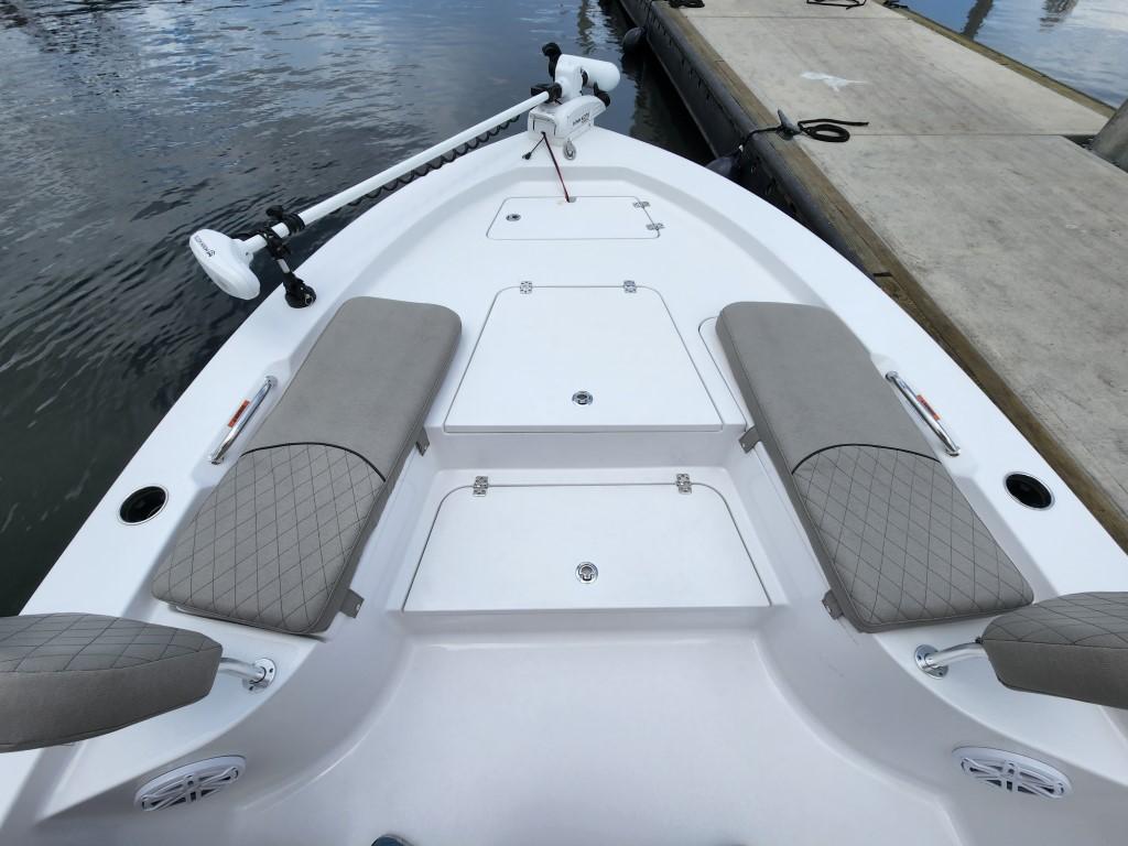 2021 Sportsman Masters 247 Bay Boat