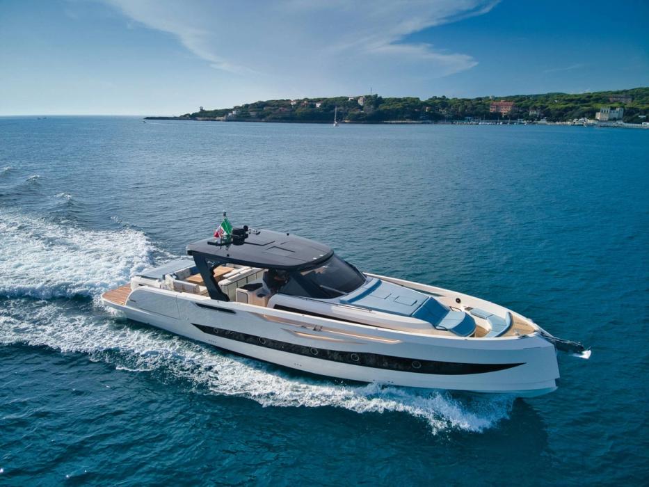 2022 Cayman Yachts 540WA