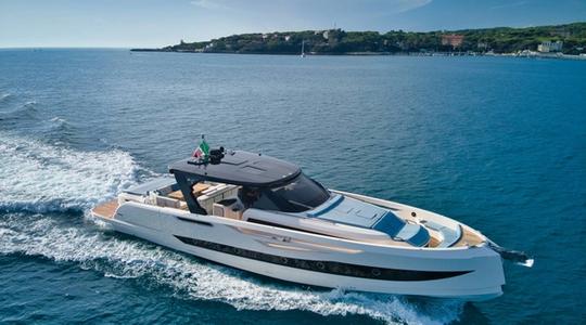 2022 Cayman Yachts 540WA