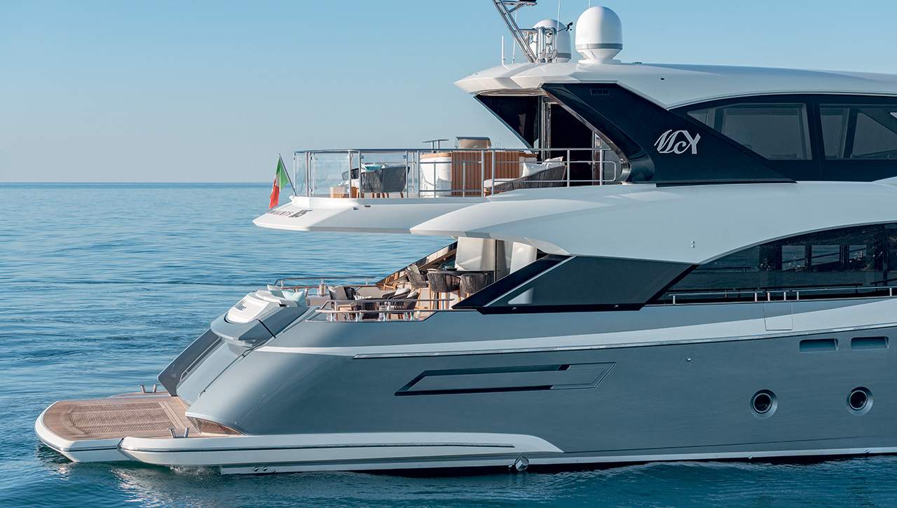 2021 Monte Carlo Yachts MCY 105 Skylounge