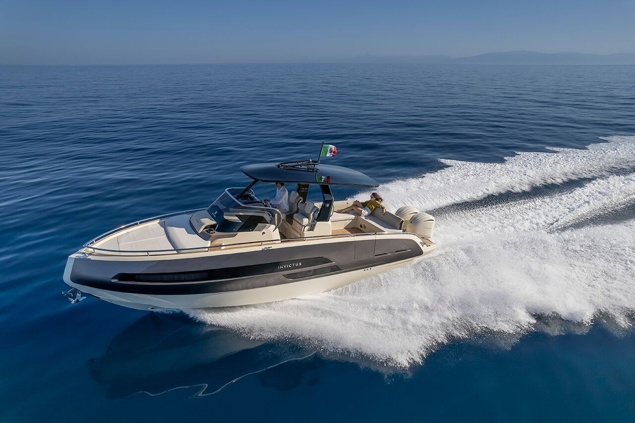 2022 Invictus Yacht GT320S