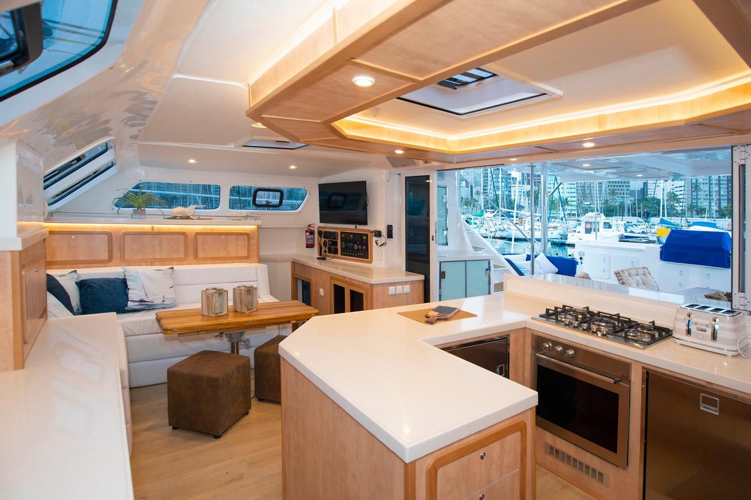 2021 Royal Cape Catamaran Majestic 570 Fly