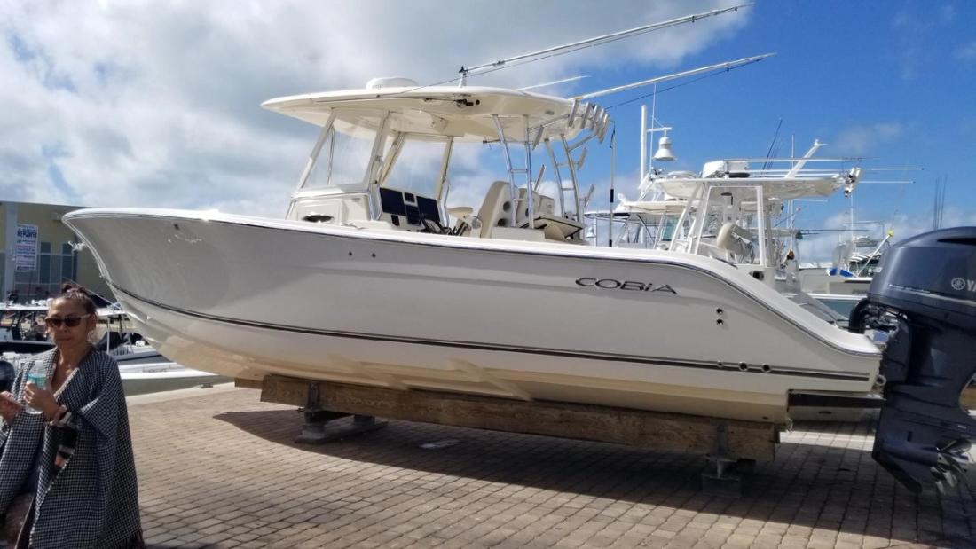 2016 Cobia Boats 344 Center Console