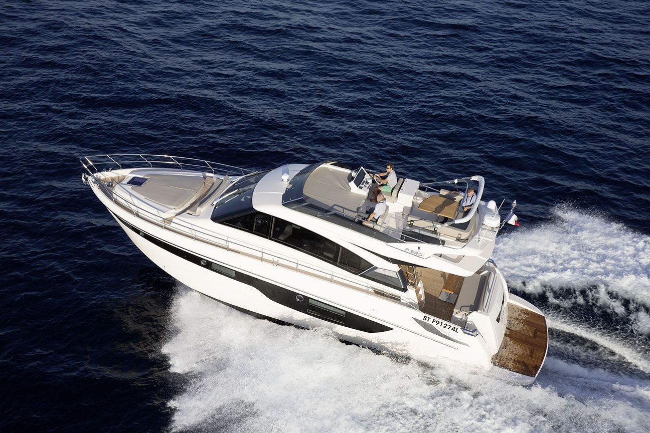 2019 Cayman Yachts F520