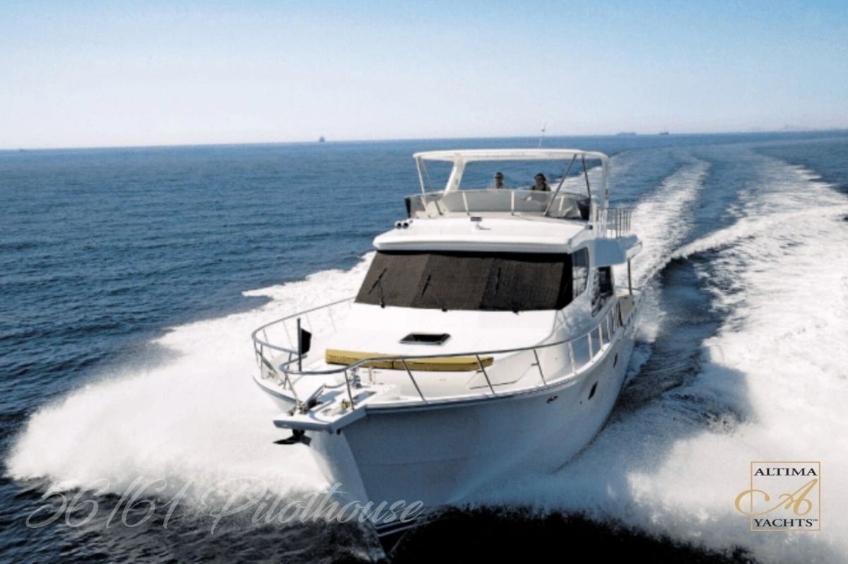 Altima 56 Pilothouse running at speed with bow wake