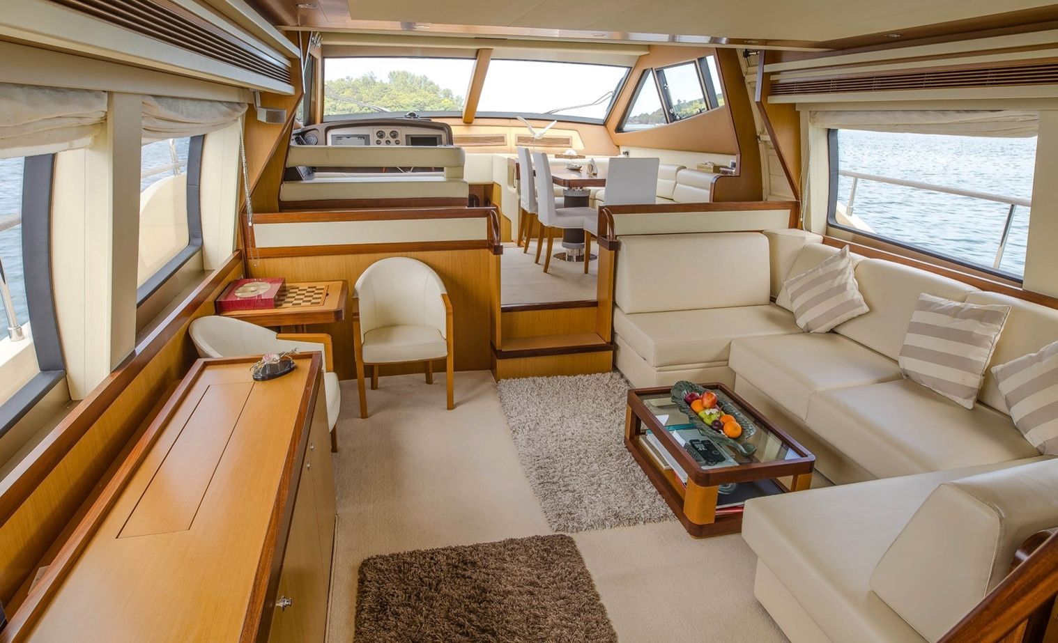 2008 Ferretti Yachts Altura 690