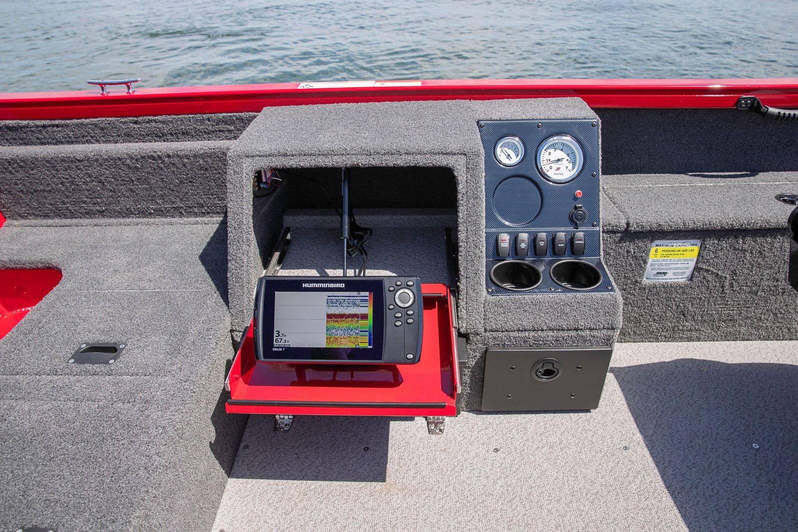 Crestliner 1650 Pro Tiller command console