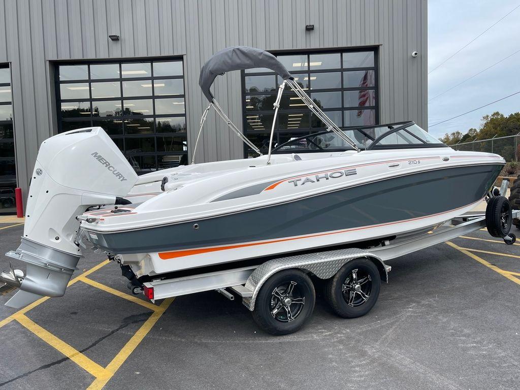 2022 Tahoe 210 S