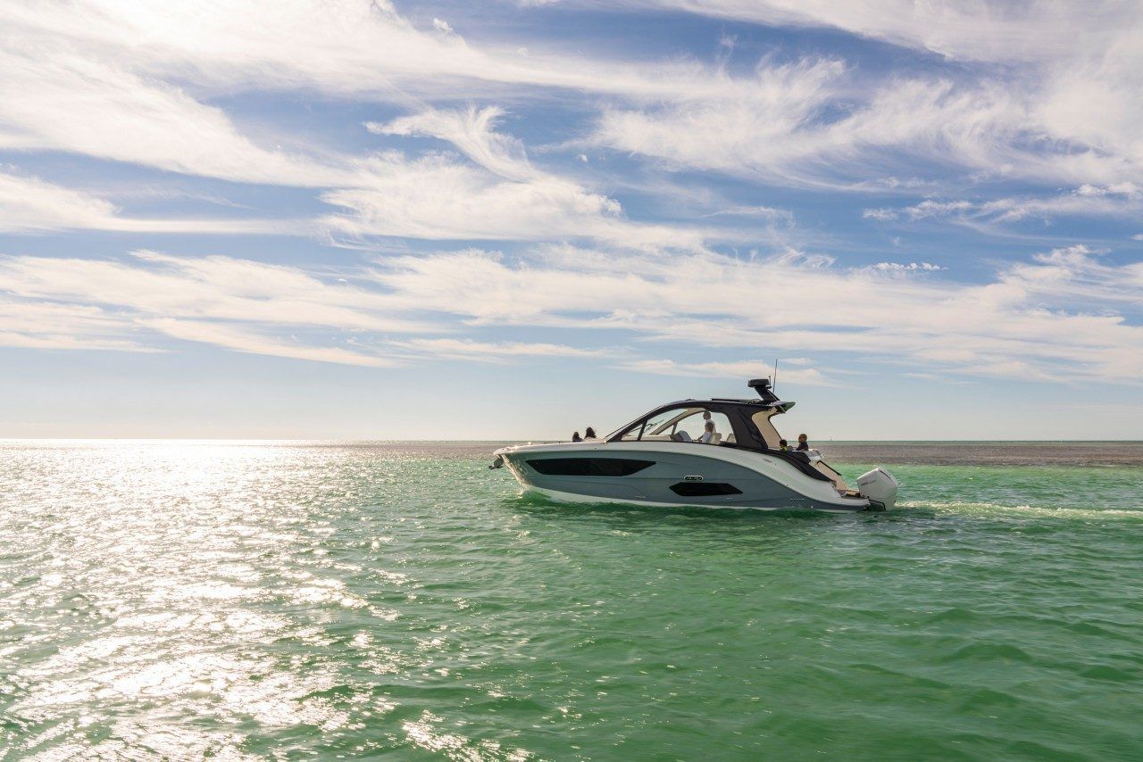 2023 Sea Ray Sundancer 370 Outboard