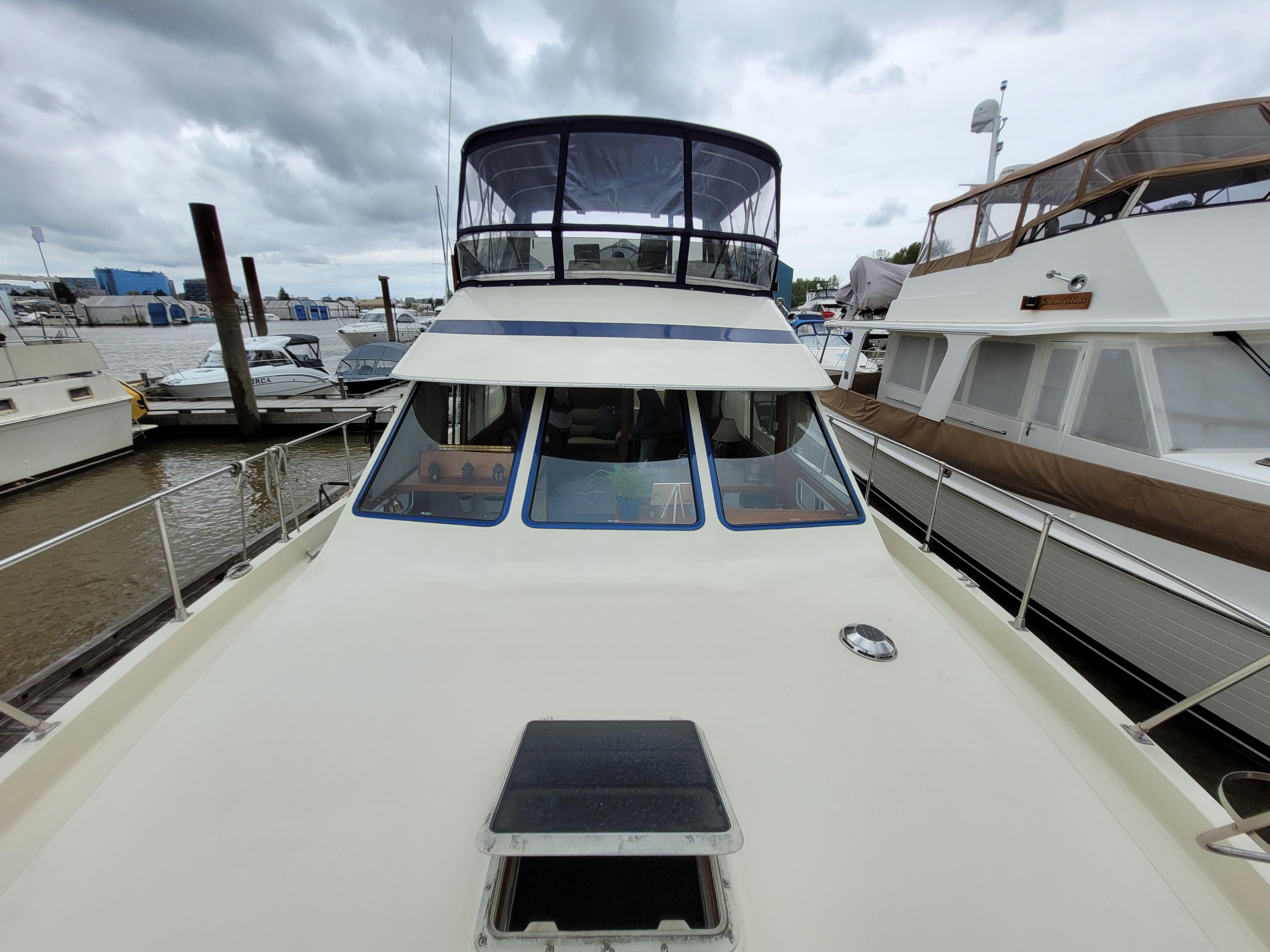 1985 Tollycraft Yachts Sundeck Motor Yacht