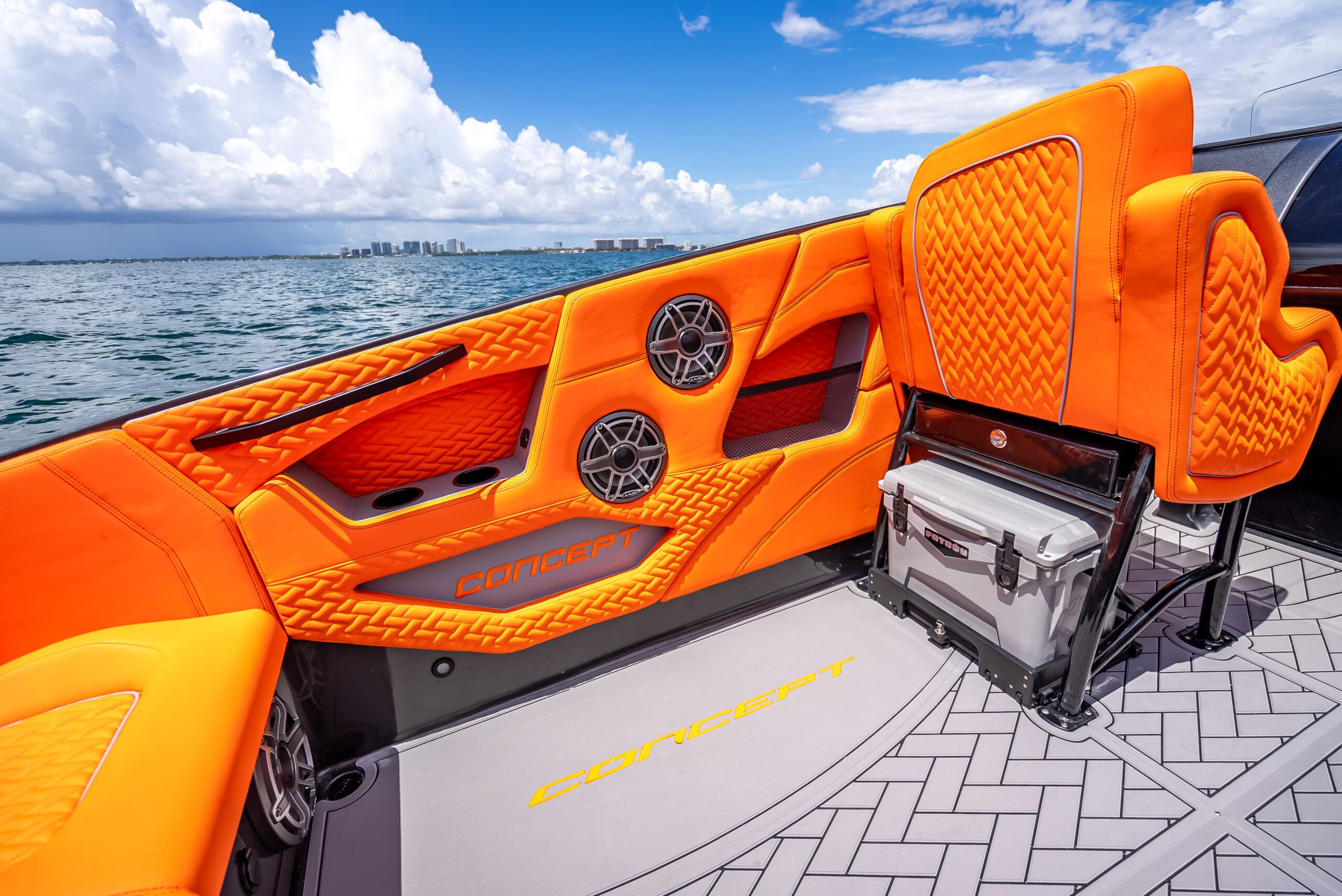 Concept 32 Sport Deck, photo 2