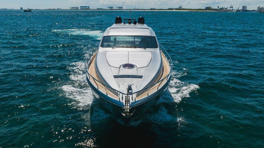 2010 Pershing Yachts 64