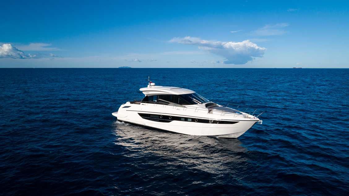 2021 Cayman Yachts S520