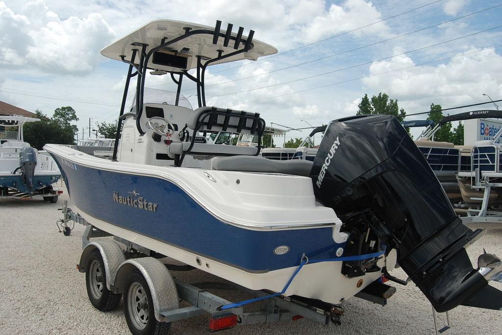 2021 Nautic Star 2302 Legacy