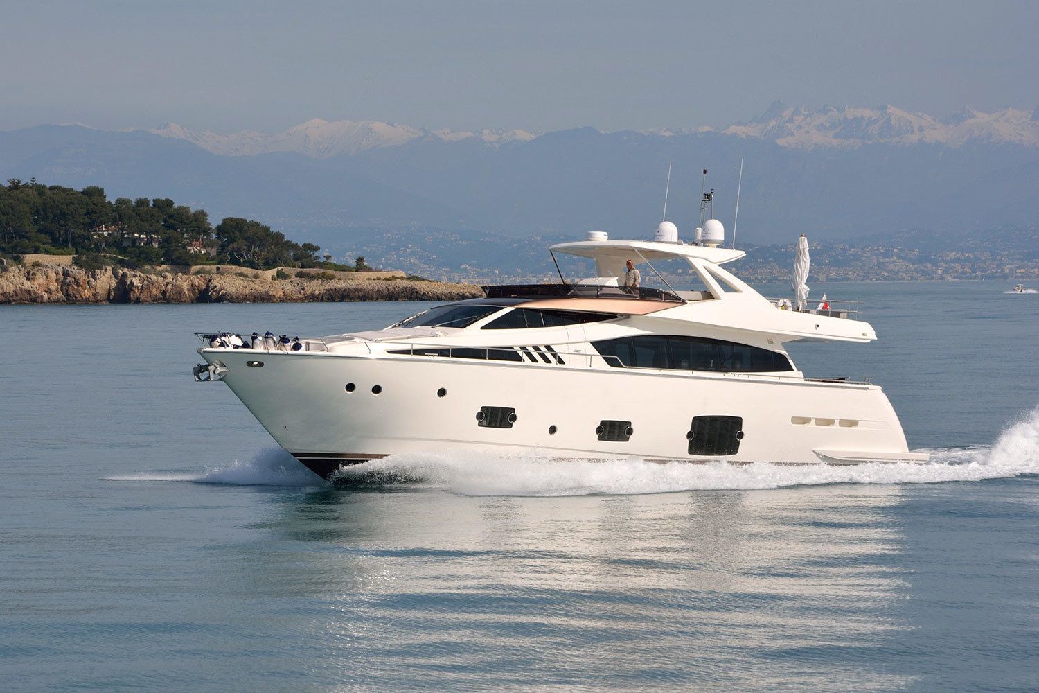 2013 Ferretti Yachts 800