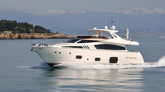 2013 Ferretti Yachts 800