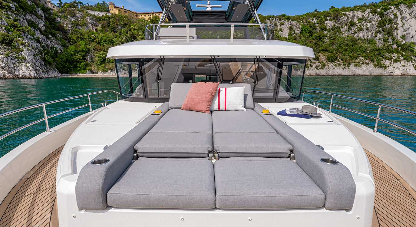 2022 Beneteau Grand Trawler 62