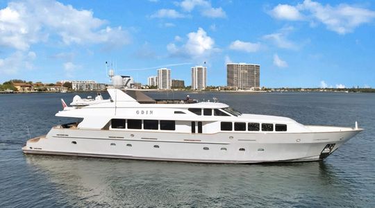 2002 Trinity Yachts Raised Pilothouse