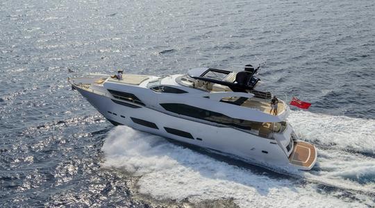 2016 Sunseeker 95 Yacht