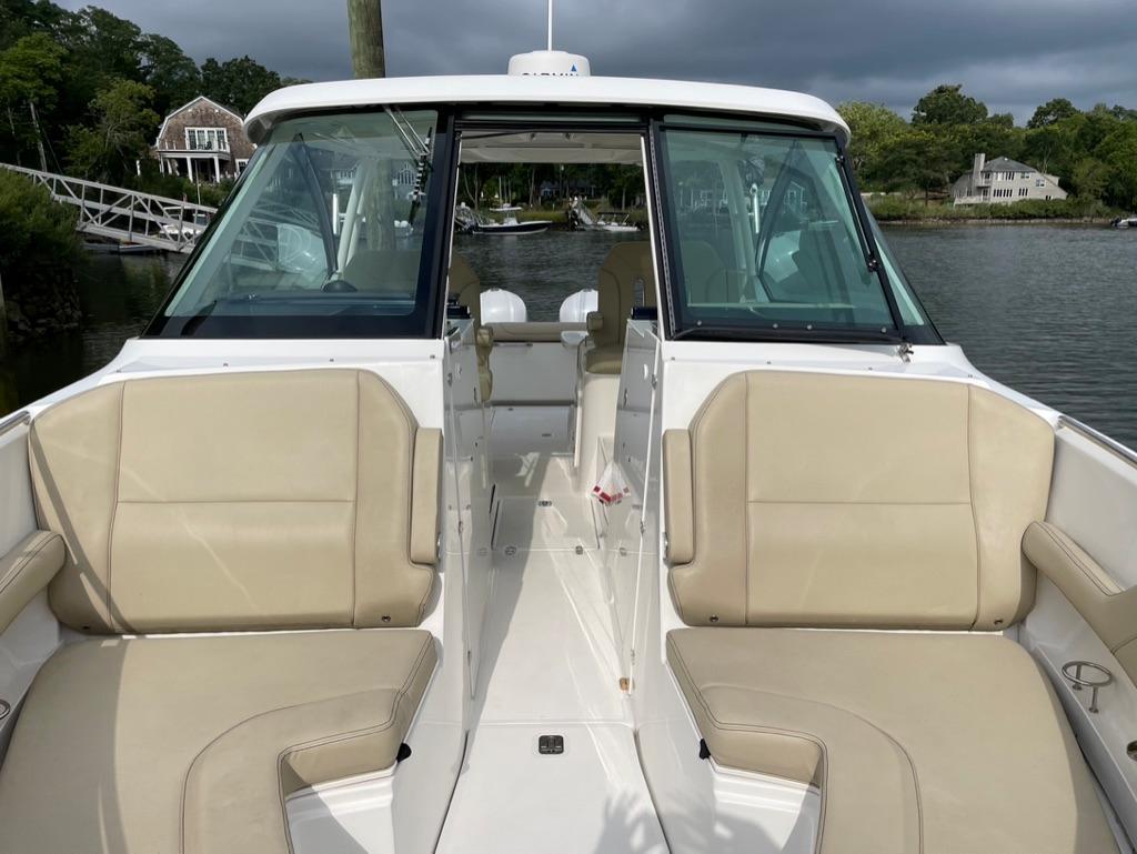 2019 Pursuit Boats DC 325 Dual Console