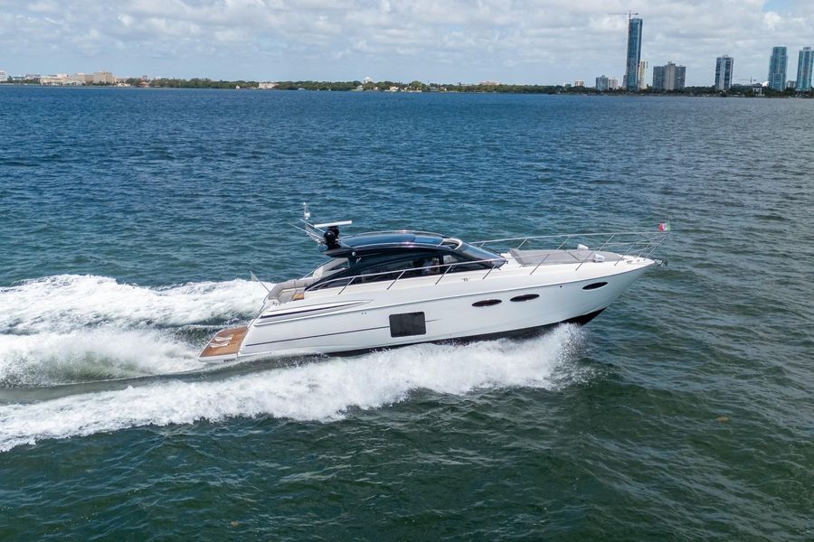 2015 Princess Yachts V52