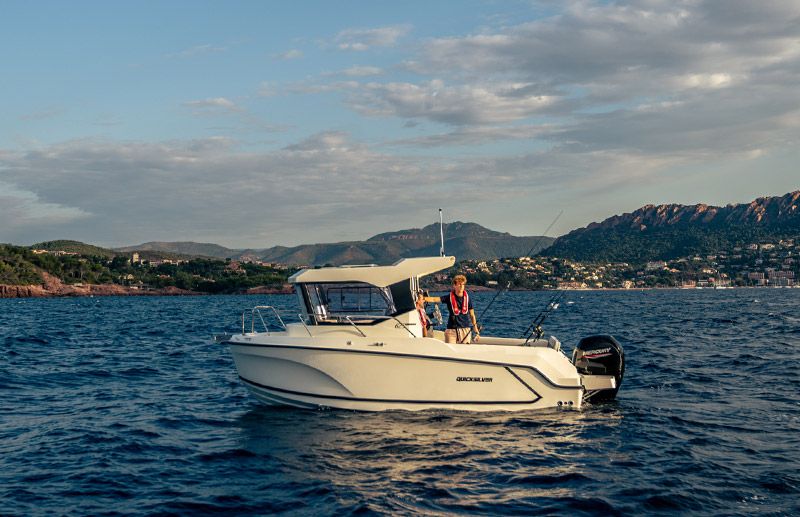 Quicksilver 625 Pilothouse photo 3
