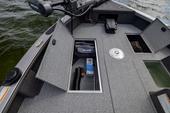 Crestliner 1750 Fish Hawk detail