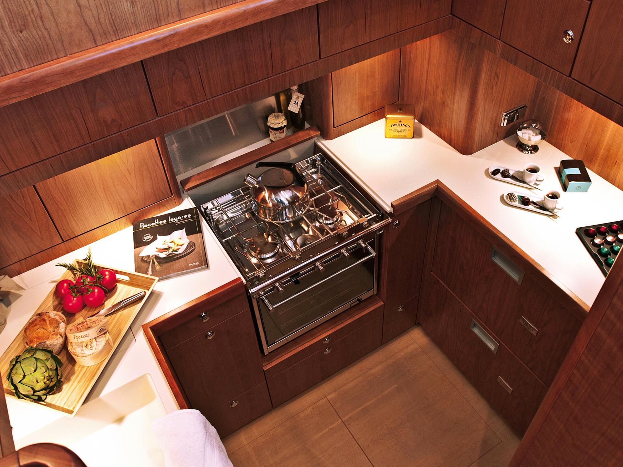 2016 Moody Yachts Decksaloon 62