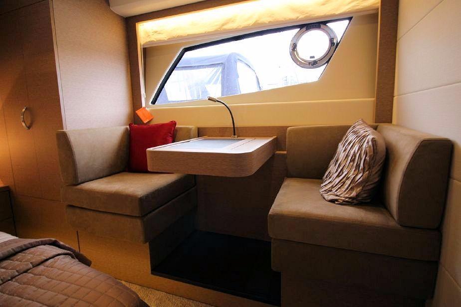 2017 Prestige Yachts 500 Fly