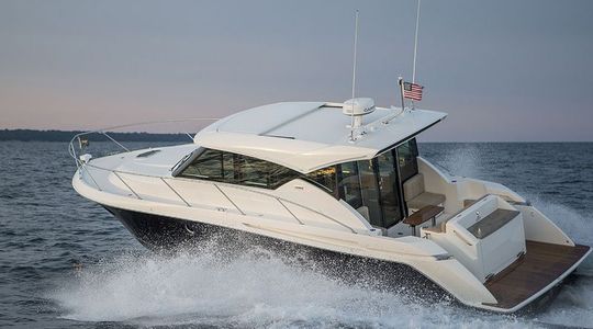 2019 Tiara Yachts 39 Coupe