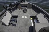 Crestliner 1650 Fish Hawk bow storage