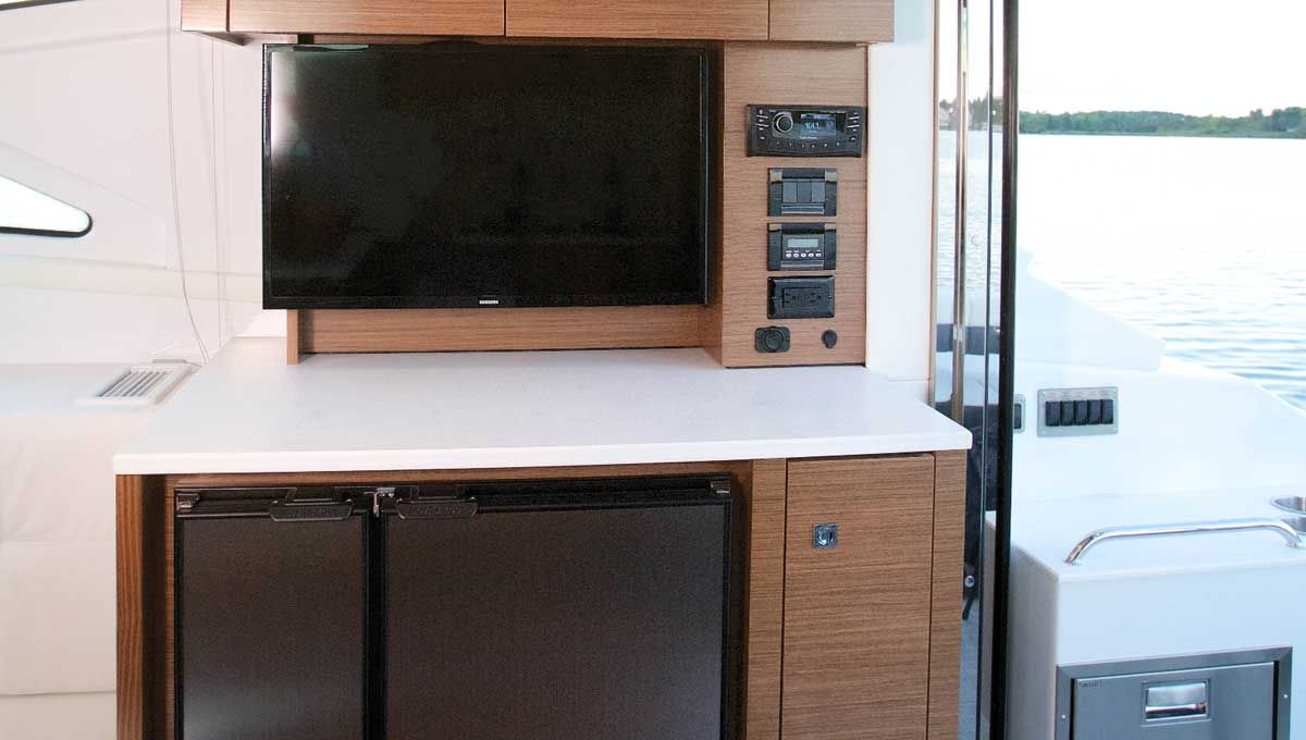 2022 Cruisers Yachts 46 Cantius