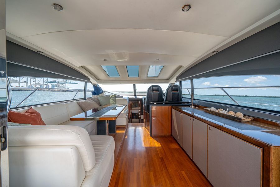 2015 Princess Yachts V52