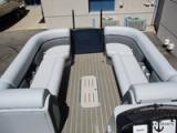 2022 Bentley Pontoons Elite 250 Swingback Dual Captain